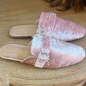 New In Box Nature Breeze Blush Velvet Mules with Rhinestone Buckle Size 8